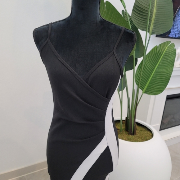Black and white Spaghetti strapped dress - Picture 7 of 8